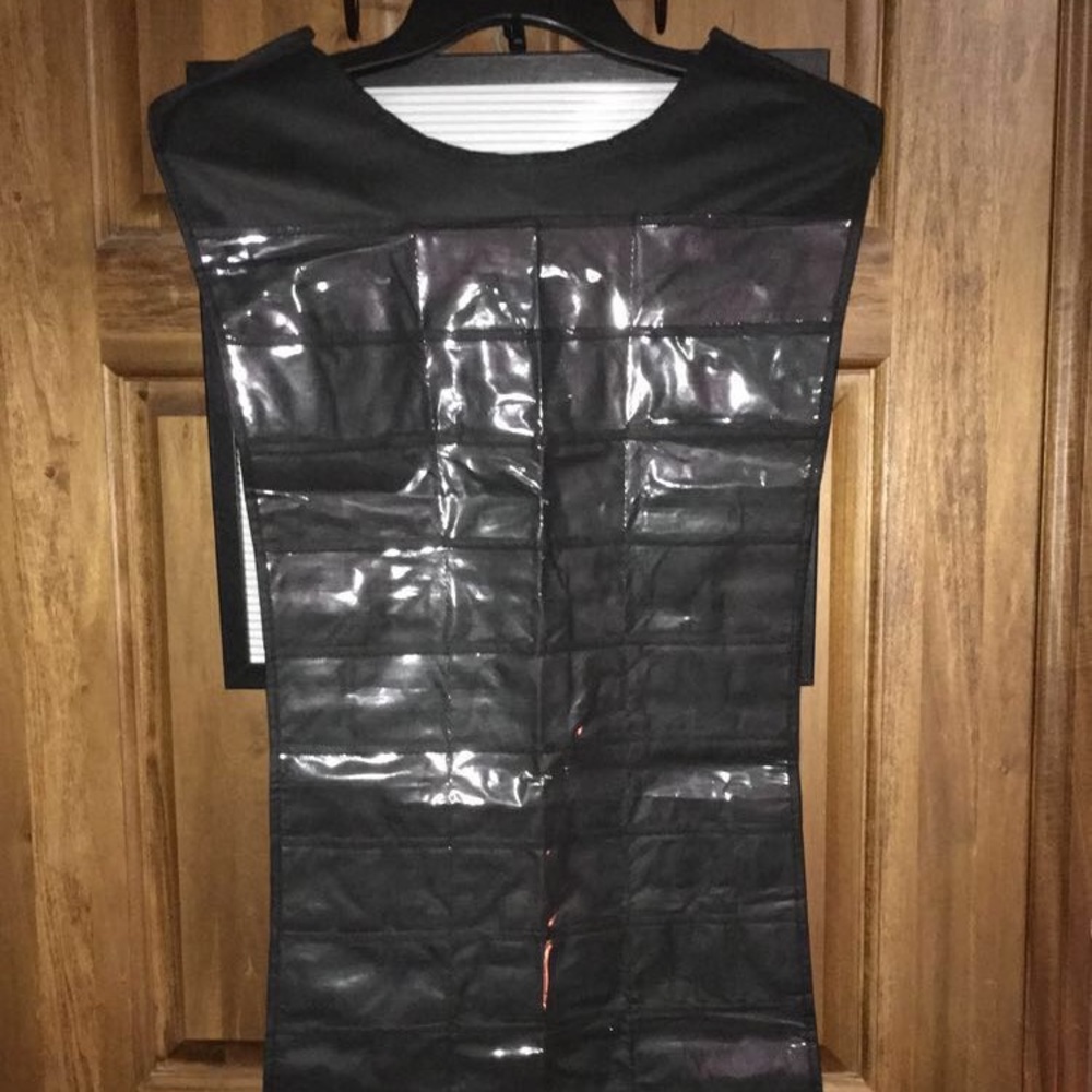 Jewelry dress organizer! 🖤